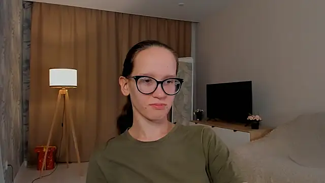 Snapshot of BettyBrowni chatting on 09/19/25, 04:11 BettyBrowni online show from 09/19/25, 04:11