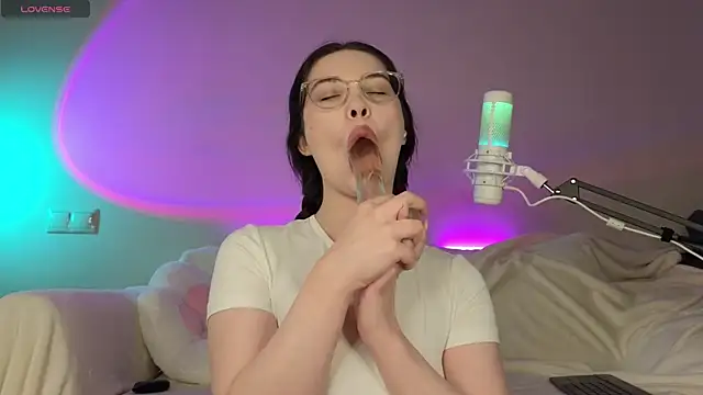 AokiAnna online show from 10/11/25, 06:03