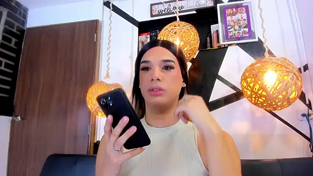 victoria aleia  online show from 10/29/25, 09:36