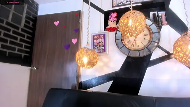 victoria aleia  online show from 03/13/26, 12:15