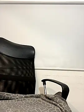 Isakeys  online show from 10/27/25, 06:09