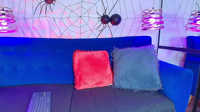 Snapshot of sarah_banks1 chatting on 11/29/25, 03:17 sarah banks1 online show from 11/29/25, 03:17