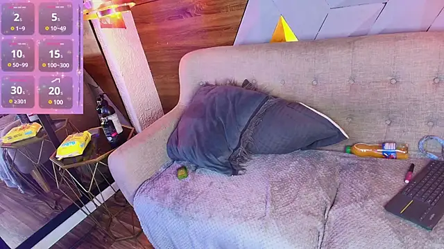 Snapshot of sarah_banks1 chatting on 02/19/25, 10:20 sarah banks1 online show from 02/19/25, 10:20