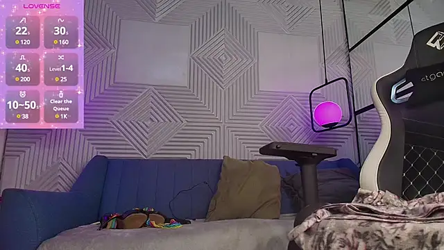 Snapshot of sarah_banks1 chatting on 02/22/25, 07:03 sarah banks1 online show from 02/22/25, 07:03