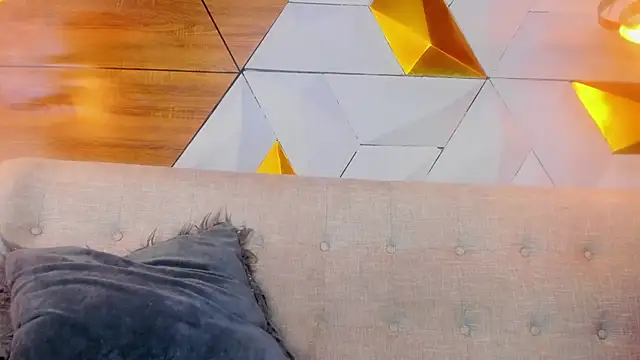 Snapshot of sarah_banks1 chatting on 02/11/25, 07:05 sarah banks1 online show from 02/11/25, 07:05