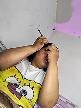 Snapshot of AvaChannel chatting on 11/15/25, 12:31 AvaChannel online show from 11/15/25, 12:31