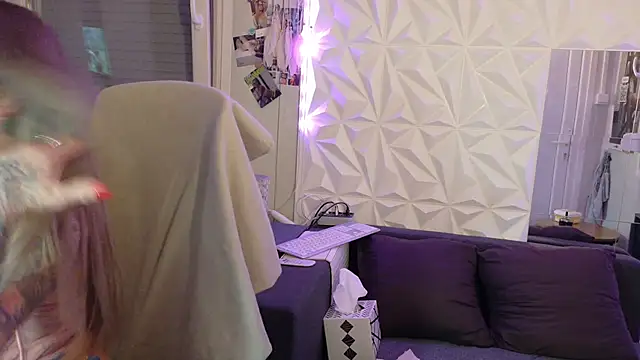 Tatjana Sue online show from 04/15/26, 06:45