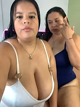 twocurvylatins online show from 04/21/26, 09:05