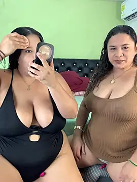 twocurvylatins online show from 10/24/25, 07:13