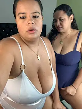 twocurvylatins online show from 07/06/26, 10:22