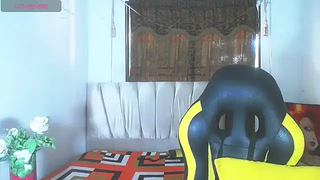 Snapshot of Charlotte_mh chatting on 03/15/25, 04:32 Charlotte mh online show from 03/15/25, 04:32