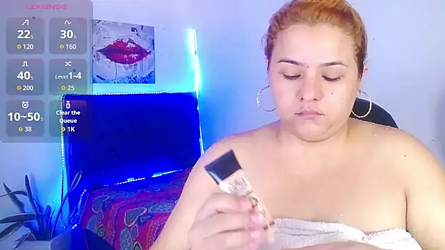 Snapshot of Charlotte_mh chatting on 09/23/25, 06:04 Charlotte mh online show from 09/23/25, 06:04