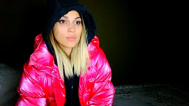 StephanyLuxe online show from 12/23/25, 04:56