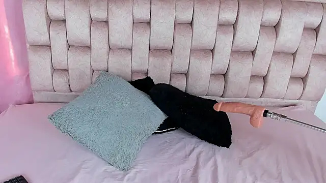 Emma Evelyn online show from 02/03/26, 07:52