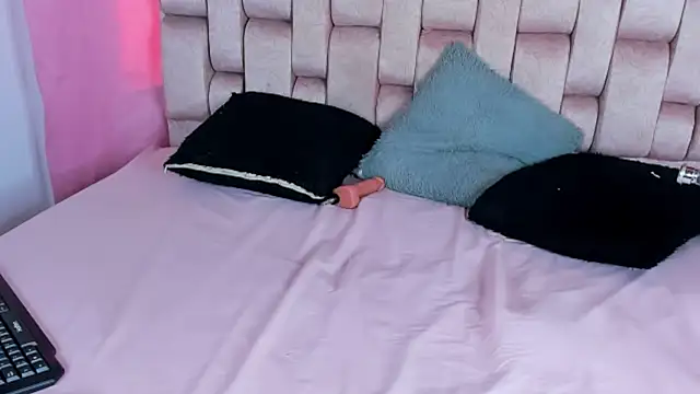 Emma Evelyn online show from 09/18/25, 08:23