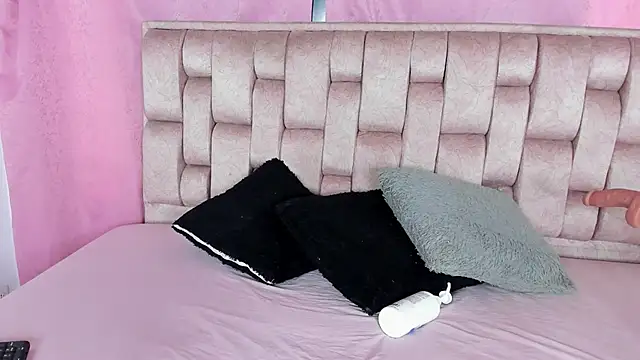 Emma Evelyn online show from 11/29/25, 07:36