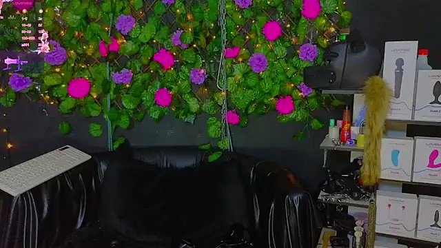 Snapshot of Sweett_Mollyy chatting on 05/20/26, 11:24 Sweett Mollyy online show from 05/20/26, 11:24