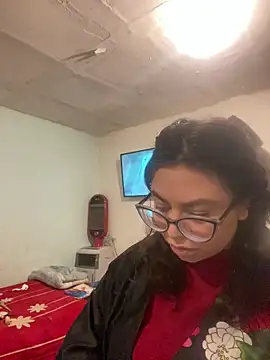 Lucrecia 33 online show from 02/05/26, 01:12