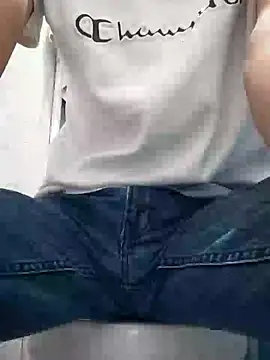 Snapshot of Leonul chatting on 01/05/25, 02:06 Leonul online show from 01/05/25, 02:06