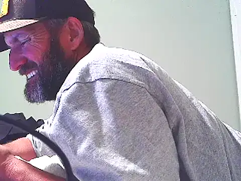 Snapshot of pipeload1275 chatting on 11/14/25, 03:21 pipeload1275 online show from 11/14/25, 03:21