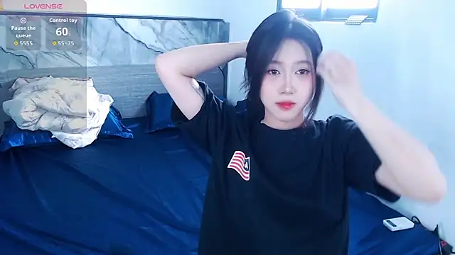 Lin SiYee online show from 10/26/25, 08:26