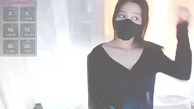 Lin SiYee online show from 10/13/25, 12:18