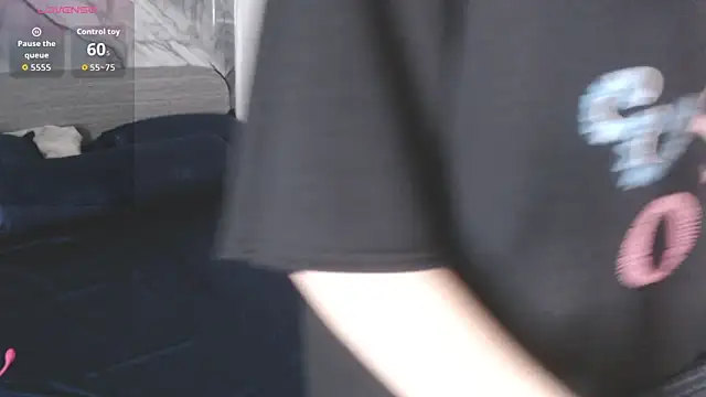 Lin SiYee online show from 10/22/25, 12:04