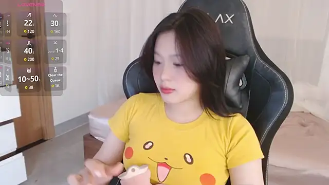 Lin SiYee online show from 03/04/25, 06:37