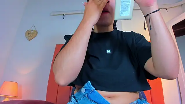 Snapshot of valen_rose0 chatting on 11/29/25, 12:16 valen rose0 online show from 11/29/25, 12:16