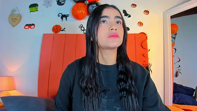 Snapshot of valen_rose0 chatting on 10/29/25, 12:04 valen rose0 online show from 10/29/25, 12:04