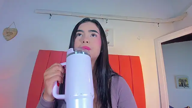 Snapshot of valen_rose0 chatting on 12/02/25, 12:07 valen rose0 online show from 12/02/25, 12:07