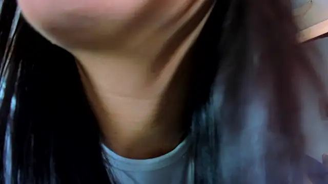 Snapshot of valen_rose0 chatting on 11/22/25, 12:04 valen rose0 online show from 11/22/25, 12:04