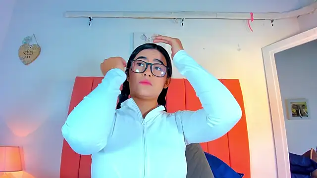 Snapshot of valen_rose0 chatting on 10/24/25, 12:04 valen rose0 online show from 10/24/25, 12:04