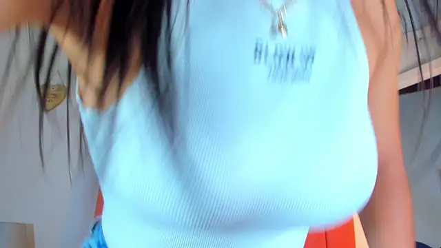 Snapshot of valen_rose0 chatting on 11/26/25, 12:05 valen rose0 online show from 11/26/25, 12:05