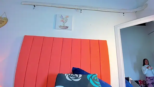 valen rose0 online show from 09/12/25, 12:16