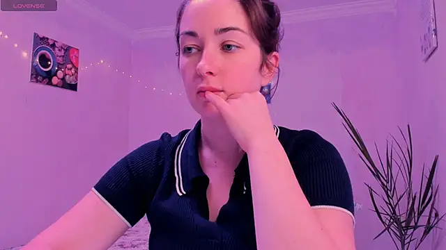 Snapshot of cClandesTina chatting on 10/03/25, 10:33 cClandesTina online show from 10/03/25, 10:33