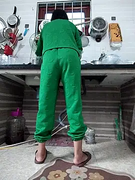 Snapshot of Haralushiaaa chatting on 02/14/26, 09:42 Haralushiaaa online show from 02/14/26, 09:42