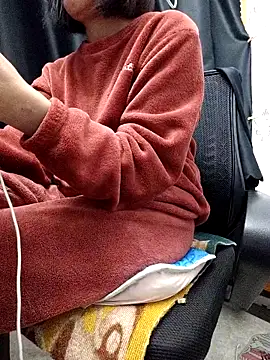 Snapshot of Haralushiaaa chatting on 12/19/25, 03:58 Haralushiaaa online show from 12/19/25, 03:58