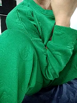 Snapshot of Haralushiaaa chatting on 12/21/25, 06:15 Haralushiaaa online show from 12/21/25, 06:15