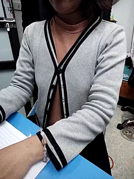 Haralushiaaa online show from 12/17/25, 02:11