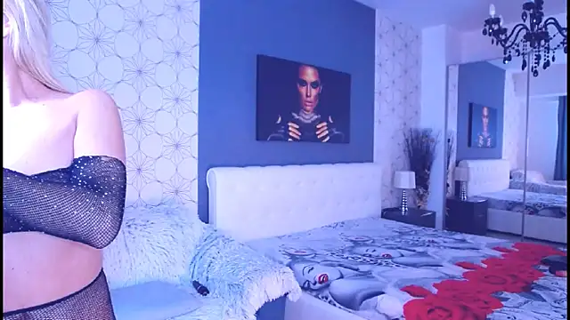 Snapshot of MaryMatiss chatting on 11/19/25, 08:03 MaryMatiss online show from 11/19/25, 08:03