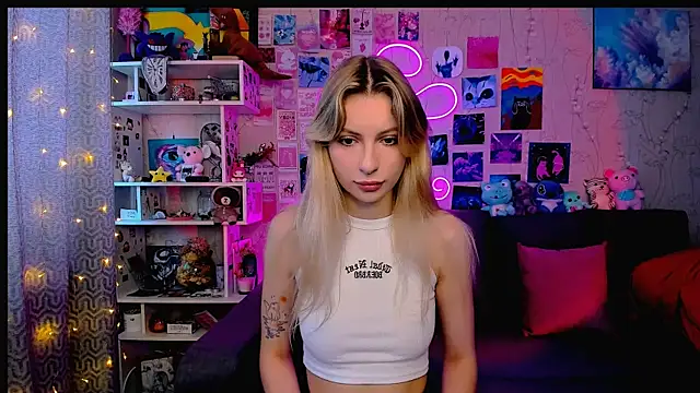 Snapshot of Maria_Hunt chatting on 02/05/25, 03:34 Maria Hunt online show from 02/05/25, 03:34
