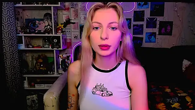 Snapshot of Maria_Hunt chatting on 12/19/24, 03:40 Maria Hunt online show from 12/19/24, 03:40