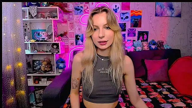 Snapshot of Maria_Hunt chatting on 02/13/25, 06:52 Maria Hunt online show from 02/13/25, 06:52