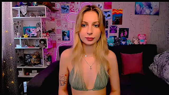 Snapshot of Maria_Hunt chatting on 02/07/25, 07:07 Maria Hunt online show from 02/07/25, 07:07