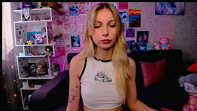 Snapshot of Maria_Hunt chatting on 02/06/25, 06:51 Maria Hunt online show from 02/06/25, 06:51