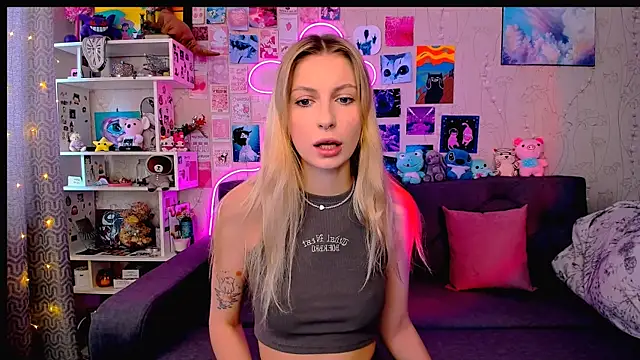 Snapshot of Maria_Hunt chatting on 02/07/25, 04:06 Maria Hunt online show from 02/07/25, 04:06