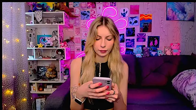 Snapshot of Maria_Hunt chatting on 02/08/25, 03:30 Maria Hunt online show from 02/08/25, 03:30
