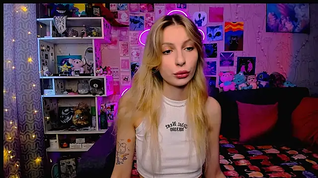 Snapshot of Maria_Hunt chatting on 02/20/25, 02:29 Maria Hunt online show from 02/20/25, 02:29