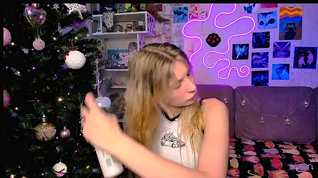 Snapshot of Maria_Hunt chatting on 12/27/24, 03:31 Maria Hunt online show from 12/27/24, 03:31